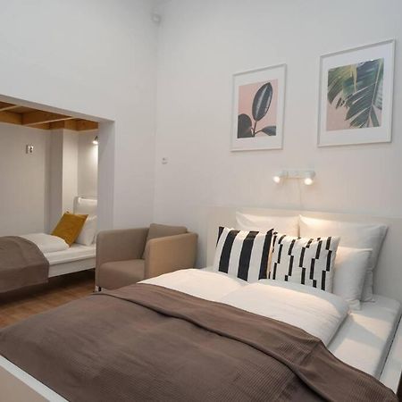 Best Located, 150 M2 5 Bedrooms Apt., Budapest Bagian luar foto