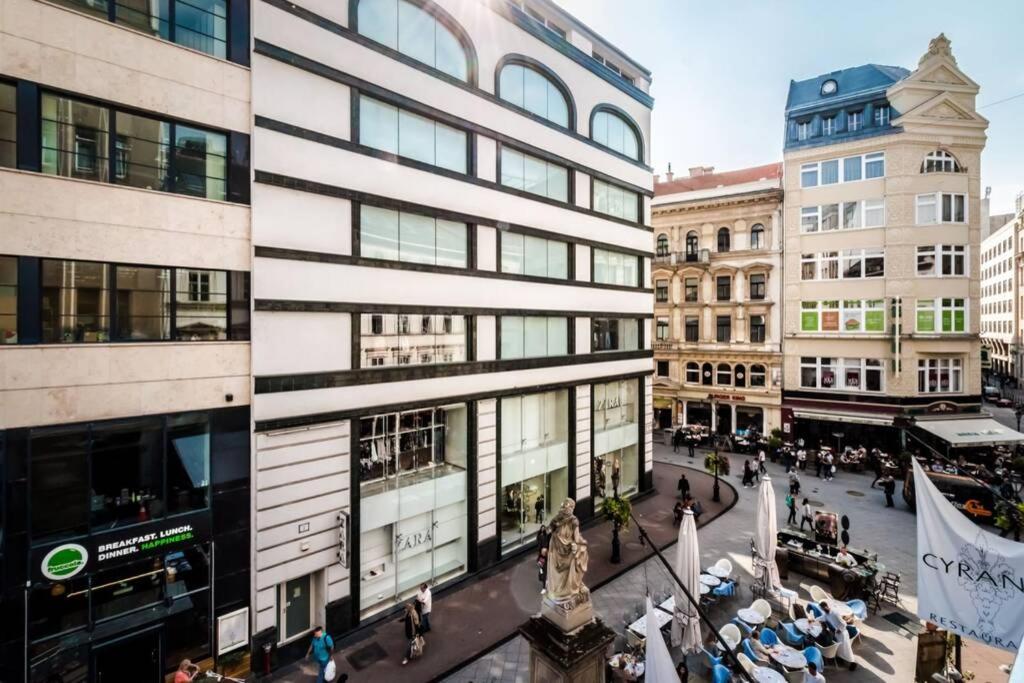 Best Located, 150 M2 5 Bedrooms Apt., Budapest Bagian luar foto