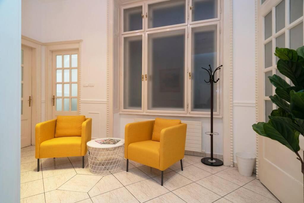 Best Located, 150 M2 5 Bedrooms Apt., Budapest Bagian luar foto