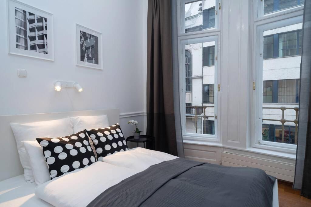 Best Located, 150 M2 5 Bedrooms Apt., Budapest Bagian luar foto