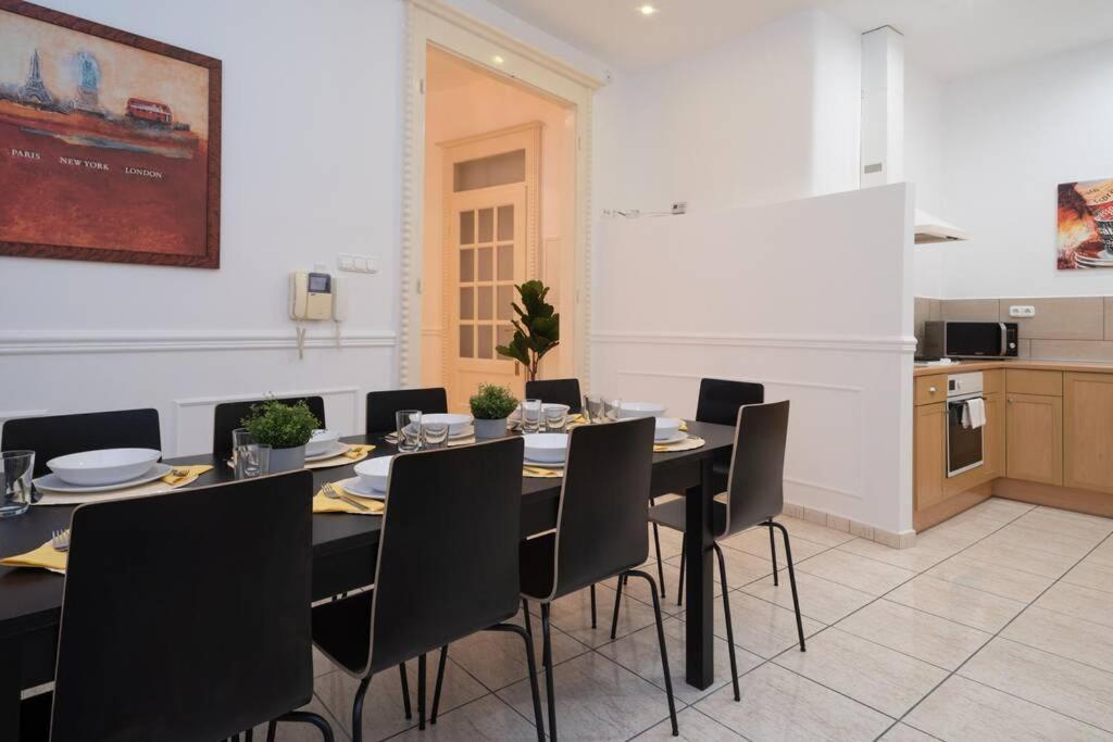 Best Located, 150 M2 5 Bedrooms Apt., Budapest Bagian luar foto